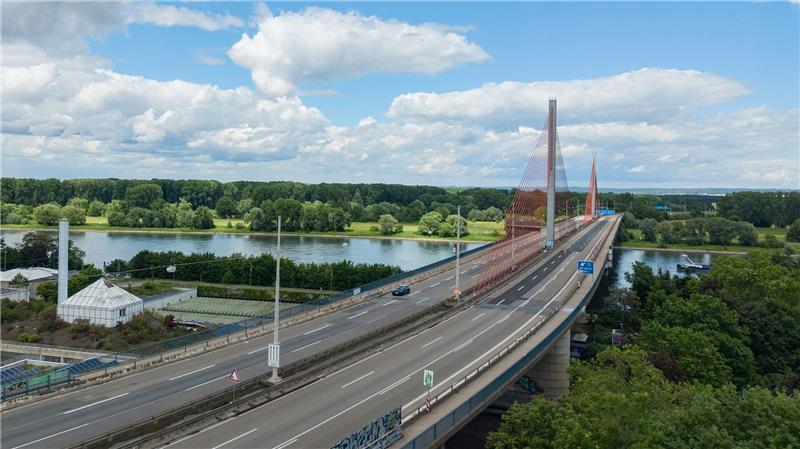 Die Bonner Rheinbrücke wurde Anfang Juni komplett für den Verkehr gesperrt. (Archivbild)