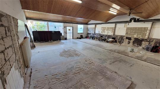 Die Boxen in der alten Hundehalle sind bereits abgerissen. Bis Jahresende soll der Neuaufbau in geänderter Raumaufteilung erfolgen.