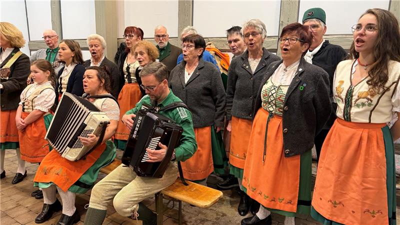 Die Brauchtumsgruppe des Barkamtes Annerschbarrich sorgt beim Neujahrsempfang für die musikalische Unterhaltung.
