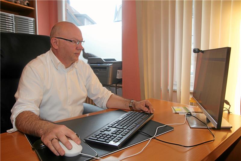 Die Braunlager Ärzte gehen mit der Zeit, um das Problem bei der medizinischen Versorgung lösen zu können. André Herff beispielsweise bietet in seiner Hausarztpraxis bereits seit mehr als zwei Jahren Videosprechstunden über das Internet an.  Archivfoto: Eggers