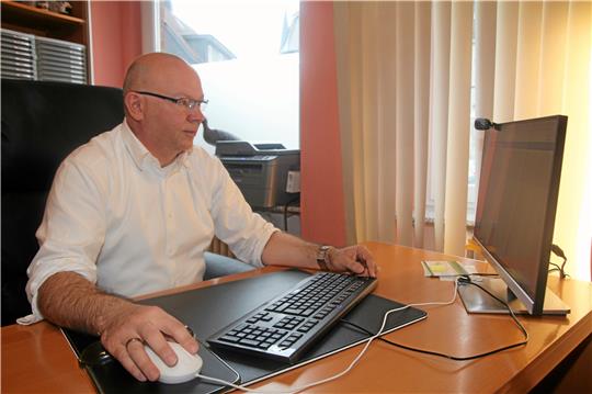 Die Braunlager Ärzte gehen mit der Zeit, um das Problem bei der medizinischen Versorgung lösen zu können. André Herff beispielsweise bietet in seiner Hausarztpraxis bereits seit mehr als zwei Jahren Videosprechstunden über das Internet an.  Archivfoto: Eggers