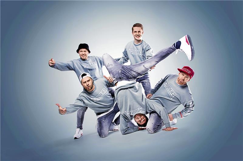 Breakdance-Weltmeister drehen eine Runde auf dem Marktplatz Die Breakdance-Weltmeister „Da Rookies“ treten im Rahmen des Altstadtvarietés auf dem Marktplatz auf. Foto: Veranstalter