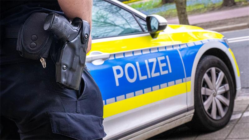 Die Bremer Beamten durchsuchten mehrere Wohnungen. (Symbolbild)  