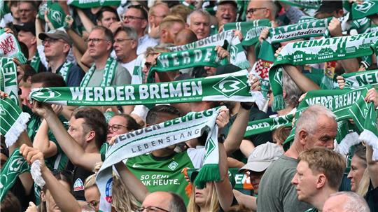 Die Bremer Fans können sich auf einen Nachwuchsoffensivspieler freuen. (Archivbild)