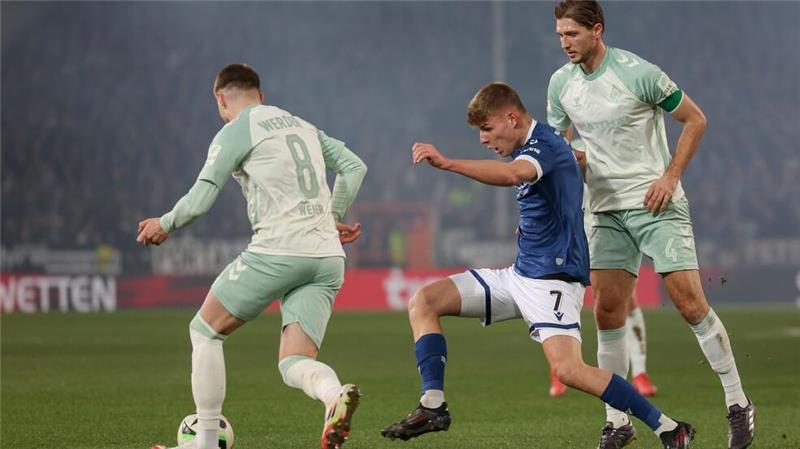 „Unbeschreibliche“ Pokalsensation: Arminia wirft Werder raus Die Bremer und die Bielefelder lieferten sich viele packende Duelle.