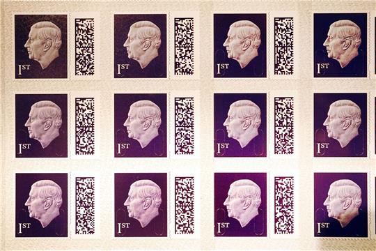 Die Briefmarke mit dem Antlitz von König Charles III. kommt im Laufe des Jahres in Umlauf.