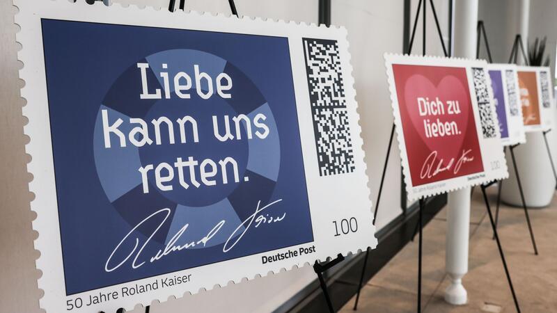 Die Briefmarken sind limitiert und können unter anderem in einer speziellen „Kaiser-Postfiliale“ gekauft werden.