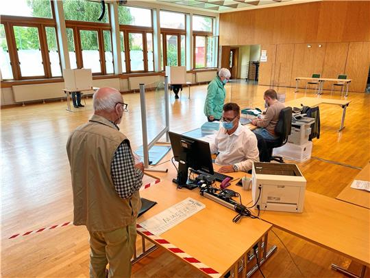 Die Briefwahl kann auch direkt im Freizeitzentrum erledigt werden.  Foto: Schlegel
