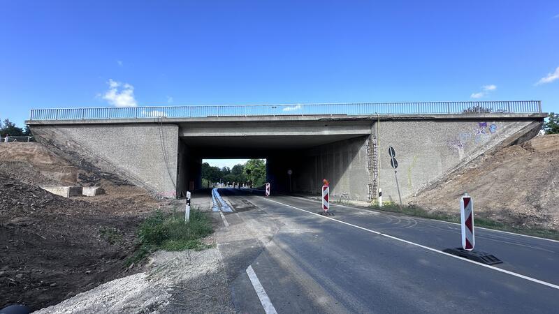 Die Brücke, die Teil der A369 ist, wird erneuert.