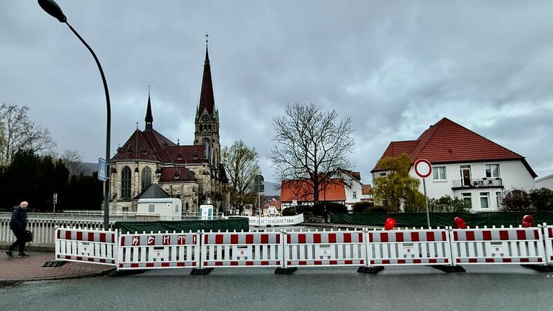 Die Brücke ist seit Montag komplett gesperrt. Auch für Fußgänger. 
