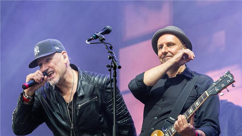 Die Brüder Wingenfelder geben mit ihrer Band Fury in the Slaughterhouse ein besonderes Konzert im Schauspielhaus Hannover. (Archivbild) 