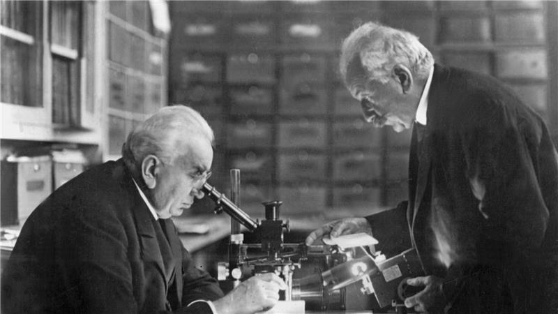 Die Brüder Auguste (rechts) und Louis Lumière gelten als Erfinder des Kinos. (Archivbild)