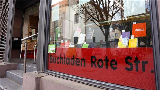 Die Buchhandlung Rote Straße in Göttingen achtet laut eigener Aussage auf antifaschistische Werke im Sortiment.