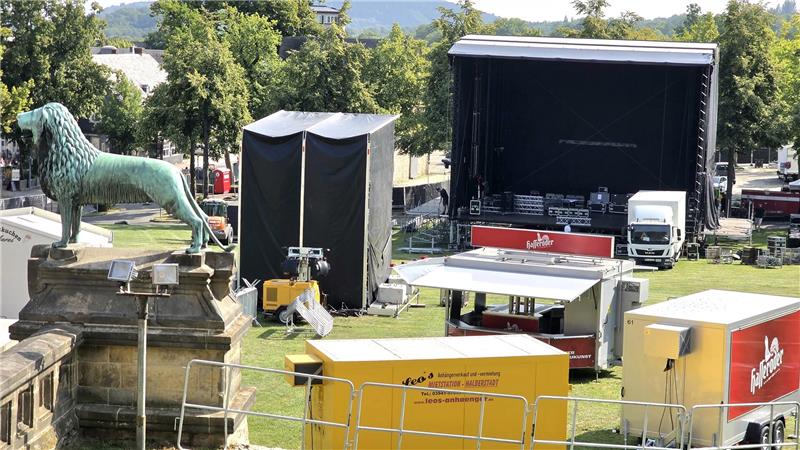 Aufbau für die Kaiserpfalz-Open-Airs in Goslar ist vollendet Die Bühne steht, heute beginnen die Pfalzkonzerte.