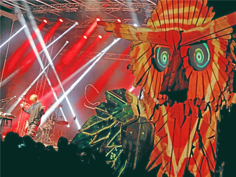 4000 Besucher beim „Rocken am Brocken“-Festival Die Bühnenbilder entfalten ihre ganz besondere Atmosphäre, sobald die Sonne untergeht.