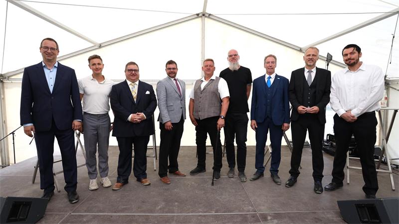 Die Bürgermeisterkandidaten in der Reihenfolge, in der sie auf dem Wahlzettel stehen (v.l.): Markus Finck (SPD), Dr. Constantin Weigel (CDU), Martin Ksink (FDP), Wolfram Haeseler (Bündnis 90/Die Grünen), Erik Hippauf (Bürger für Bürger), Tobias Schwerdt (Die Linke), Gernot Ludwig (AfD), Alexander Ehrenberg und Christoph Jahns (beide parteilos).