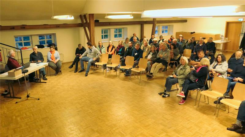 Ein weiterer Schritt zu einer klimaneutralen Wärmeversorgung Die Bürgerversammlung im Dorfgemeinschaftshaus ist ein weiterer Schritt auf dem Weg zu einer klimaneutralen Wärmeversorgung des Ortes.