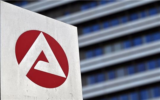Die Bundesagentur für Arbeit als eine der größten deutschen Behörden stößt auf ihrem Weg zu deutlich mehr Digitalisierung und Automatisierung an rechtliche Grenzen