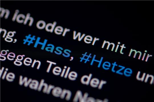 Die Bundesnetzagentur streitet mit der Plattform X über Desinformation (Symbolbild).