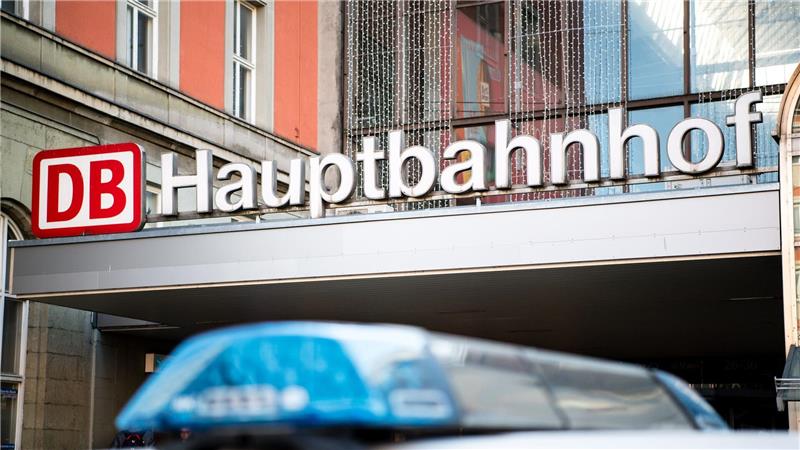 Die Bundespolizei am Münchner Hauptbahnhof hat das Bargeld in Empfang genommen und gezählt. (Symbolbild)