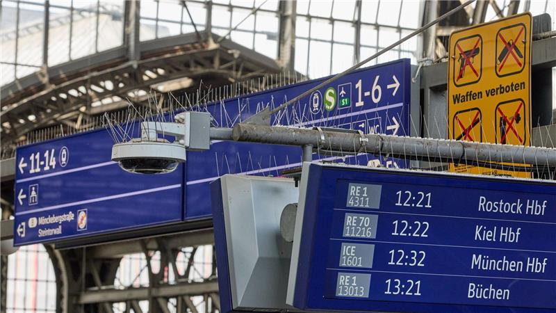 Staatsanwaltschaft: Frau soll nach Angriff in Psychiatrie Die Bundespolizei schätzt den Hamburger Hauptbahnhof als einen grundsätzlich sicheren Ort ein. (Archivbild)