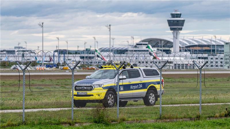 Drohnenalarm in München – zentrale Fragen immer noch offen Die Bundespolizei sprach von zwei Drohnensichtungen im Bereich der Nord- und der Südbahn.