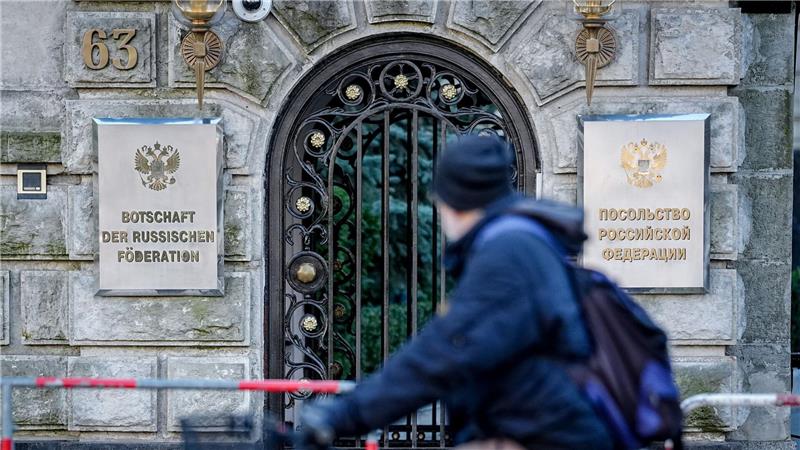 Die Bundesregierung ordnet dem russischen Militärgeheimdienstes GRU konkret zwei hybride Angriffe zu. 