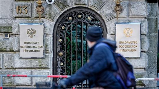 Die Bundesregierung ordnet dem russischen Militärgeheimdienstes GRU konkret zwei hybride Angriffe zu. 