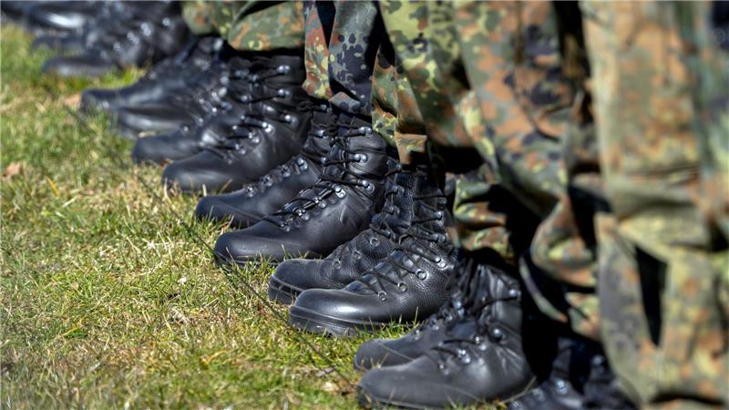 Umfrage ergibt Mehrheit gegen Losverfahren beim Wehrdienst Die Bundesregierung ringt um die Ausgestaltung eines neuen Wehrdienstgesetzes, das zum 1. Januar in Kraft treten soll.