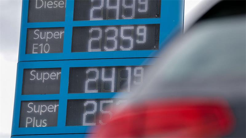 Die Bundesregierung will Autofahrer mit einem erneuten Tankrabatt entlasten. (Archivbild)