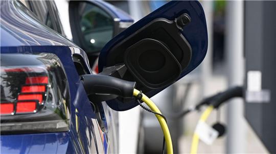 Die Bundesregierung will Elektromobilität einfach, zuverlässig und bezahlbar machen.