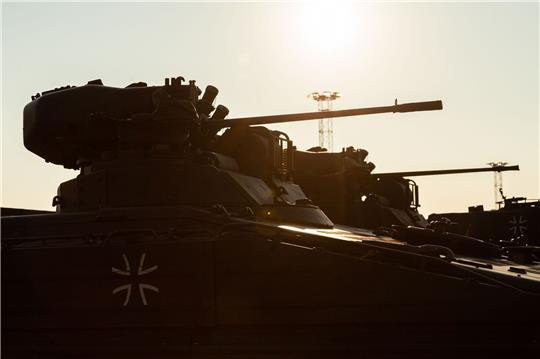 Die Bundesregierung will rund 40 Marder-Schützenpanzer an die Ukraine liefern.