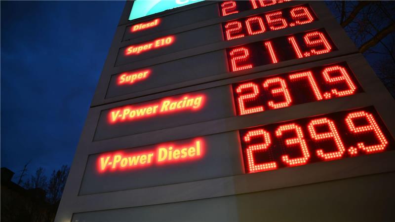 Die Bundesregierung will wegen der steigenden Spritpreise eingreifen. 