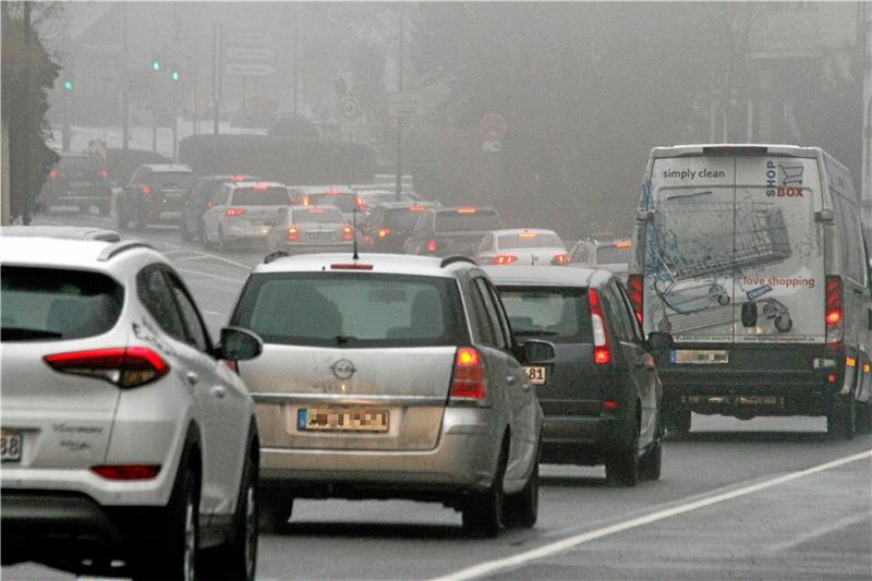 Die B4 in Bad Harzburg soll einen Radweg bekommen Die Bundesstraße 4 durch Bad Harzburg ist ein Einfallstor in den Harz. Etliche Autos sind auf ihr unterwegs, was entsprechenden Lärm verursacht. Gegen den wurde bislang aber noch nichts unternommen. Archivfoto: Schlegel
