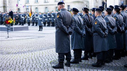 Die Bundeswehr soll gestärkt werden - muss aber mit weniger Soldaten auskommen.