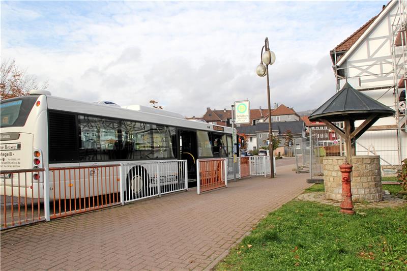 Diskussion über öffentlichen Nahverkehr in Braunlage Die Bushaltestelle Marktstraße, die vorrangig von den Kindern und Jugendlichen des benachbarten Schulzentrums genutzt wird, soll nächstes Jahr barrierefrei umgebaut werden. Archivfoto: Fricke