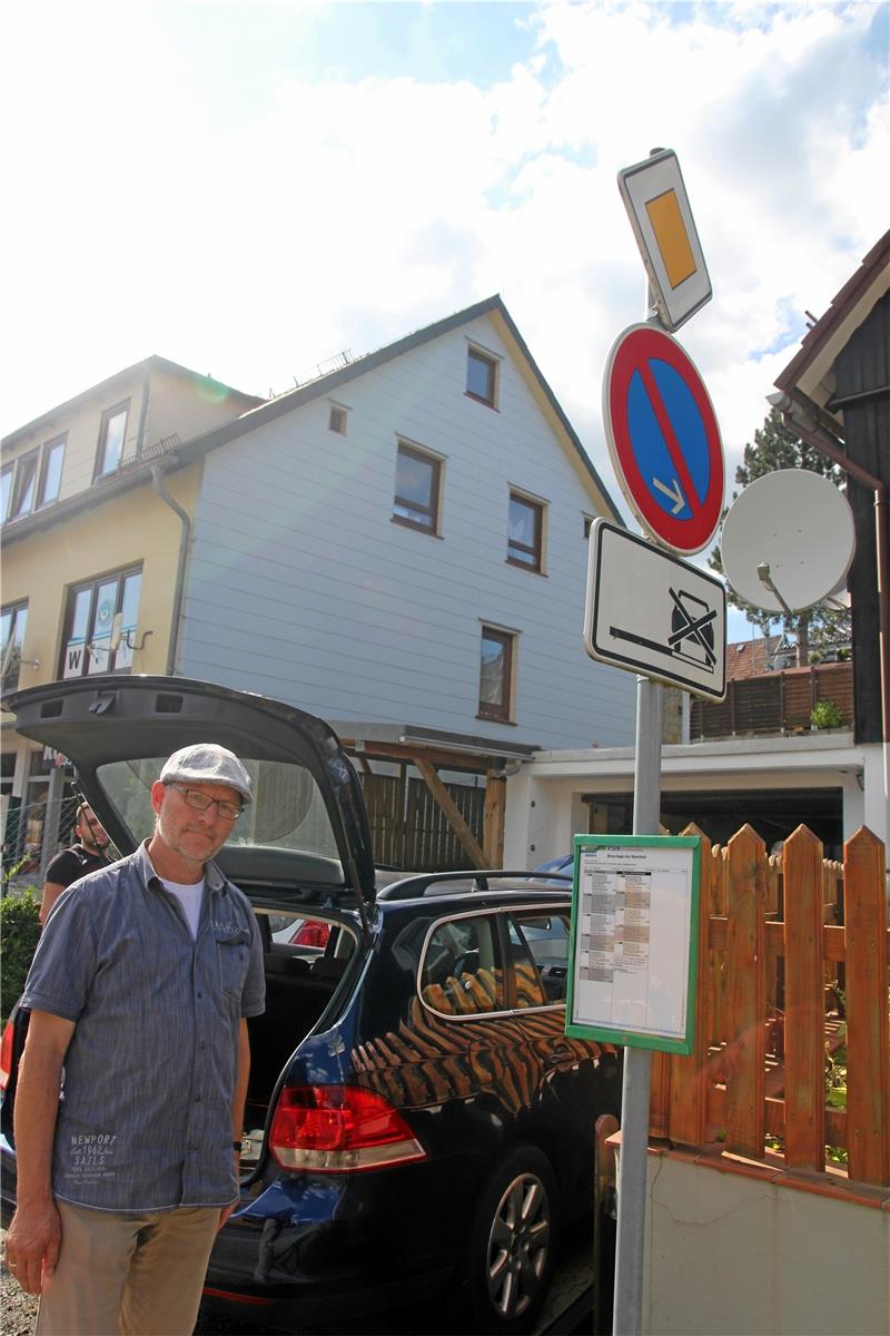 Stadt will tägliche Buslinie von Braunlage nach Herzberg Die Buslinie 450 von Braunlage nach Herzberg bereitet der Stadt Braunlage und Ordnungsamtsleiter Frank Kaps bereits seit Jahren Probleme verschiedenster Art. Zu Beginn dieser Verbindung ist beispielsweise der Fahrplan einfach an einem kombinierten Vorfahrts-/Parkverbotsschild angebracht worden, weil das Busunternehmen kein Haltestellenschild aufgestellt hatte. Archivfoto: Eggers