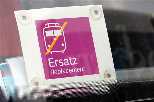 Die Busse sind bestellt - aber wer soll sie fahren? Die EVG sieht große Probleme für die Generalsanierung der Schiene.