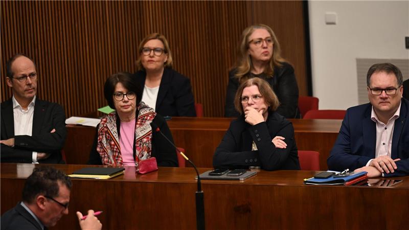 Die CDU-Fraktion hat kein Vertrauen mehr in die Senatorinnen der Linken. 