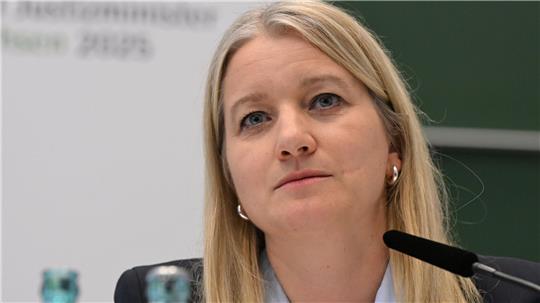 Die CDU-Fraktion im niedersächsischen Landtag wirft Justizministerin Kathrin Wahlmann (SPD) „Luxusreisen“ vor. (Archivbild)