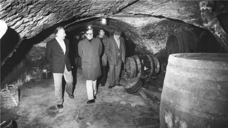 Wie aus dem Schloss Bündheim Bad Harzburgs gute Stube wurde Die CDU-Ratsfraktion inspiziert das Bündheimer Schloss (in diesem Fall den Keller) vor der Entscheidung über den Ankauf des Gebäudes im Jahr 1984.