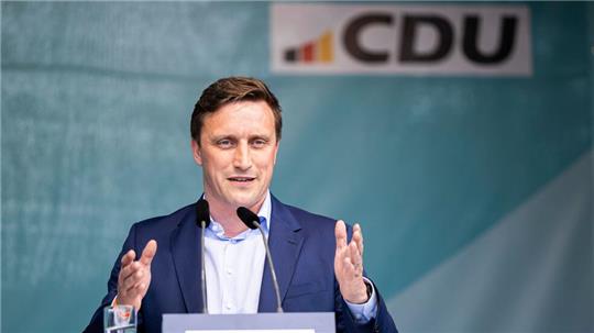 Die CDU mit Landeschef Lechner liegt in der neuen Niedersachsen-Umfrage vorn. (Archivbild)