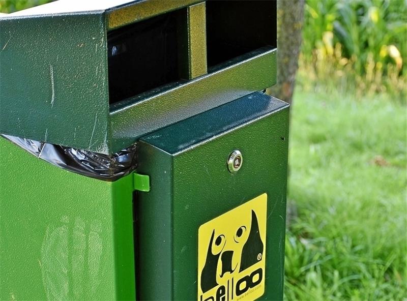 Gibt es in Harzburg bald gratis Beutel für Fiffis Dreck? Die CDU möchte an zehn Stellen in Bad Harzburg solche kombinierten Mülleimer und Tütenspender aufstellen. Fotos: Schlegel/Pixabay