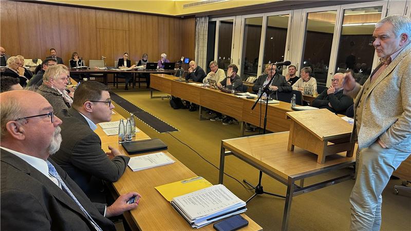 Die CDU um Hans-Peter Dreß (l.) und die SPD (r. Henning Franke) prallen mit ihrer Meinungen zur Windkraft im Rat öfter aufeinander.