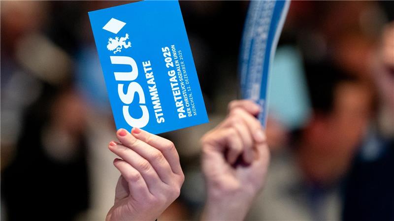Die CSU will eine Hymnenpflicht bei gesellschaftlichen Ereignissen in Deutschland. 