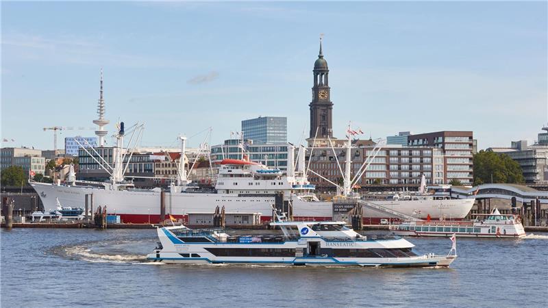 Die „Cap San Diego“ liegt als Museumsschiff an der Überseebrücke im Hamburger Hafen. (Archivbild)