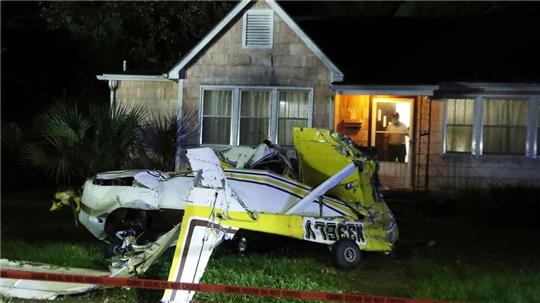 Die Cessna stürzte in den Vorgarten