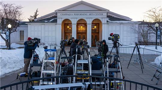 Die Clintons sagten hinter verschlossenen Türen im Chappaqua Performing Arts Center zum Skandal um Sexualstraftäter Epstein aus. 