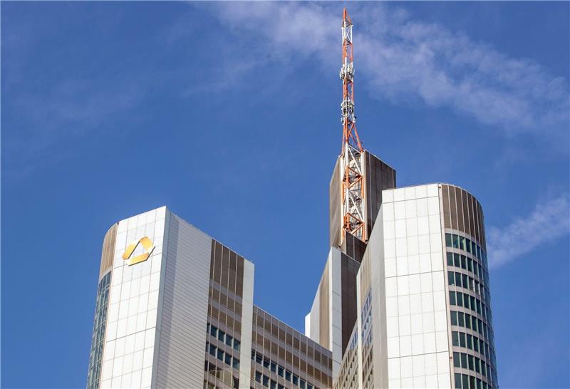 Commerzbank 2023 mit Rekordgewinn Die Commerzbank hat 2023 ihr bestes Ergebnis seit 15 Jahren erwirtschaftet.