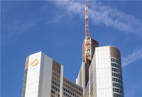 Die Commerzbank hat 2023 ihr bestes Ergebnis seit 15 Jahren erwirtschaftet.